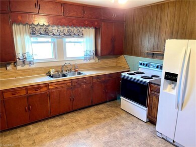 141 West St, Asheboro, NC 27205 - photo 4