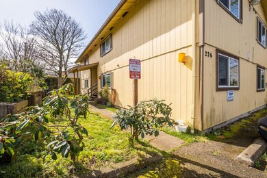 226 NE 3rd St, Newport
