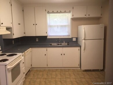 202 Fieldstone Cir, Statesville, NC 28677 - photo 6