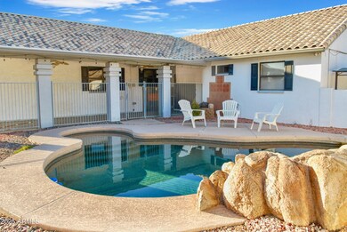 pool w:view of patio