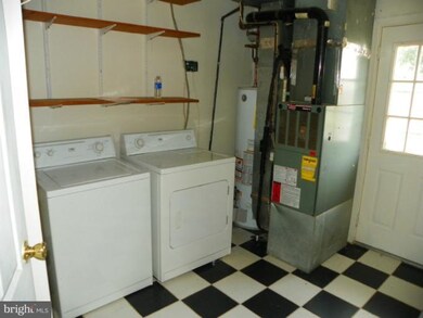 123 Martin Dr, Manassas Park, VA 20111 - photo 5