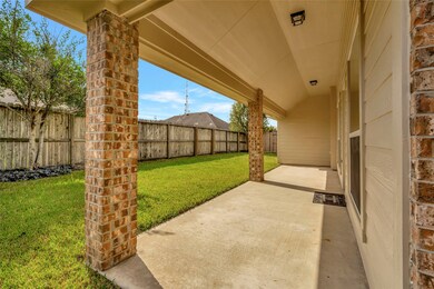 1490 Allison St, Alvin, TX 77511 - photo 4