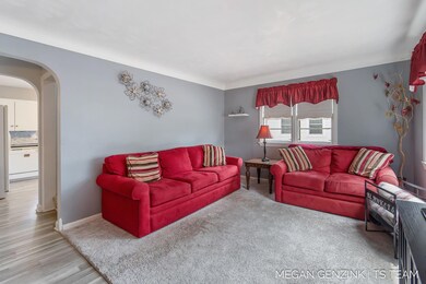 16-web-or-mls-243 W 24th St, Holland-16