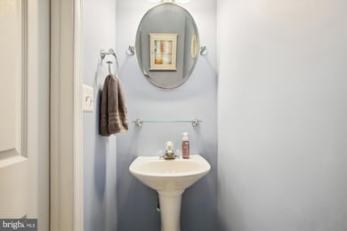 2366 Huntington Station Ct, Alexandria, VA 22303 - photo 3