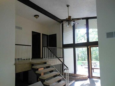 Entry/Foyer.