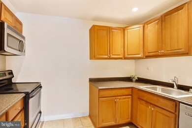 1110 Castle Harbour Way unit 3A, Glen Burnie, MD 21060 - photo 7