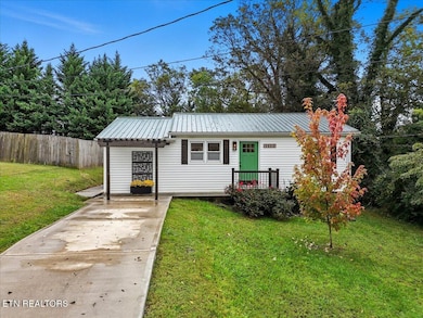 1111 Tinsley Ln, Dandridge, TN 37725 - photo 2