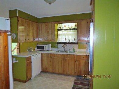 Bar area between kitchen & dining area.