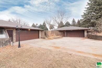 905 Walnut St, Mapleton, IA 51034 - photo 2