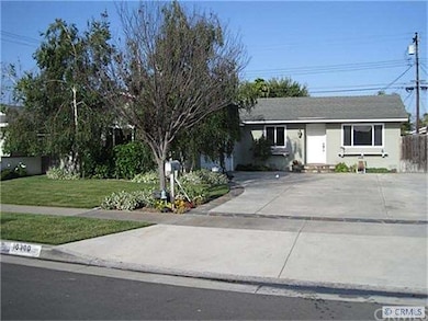 Swing-in driveway with space for large RV and slat