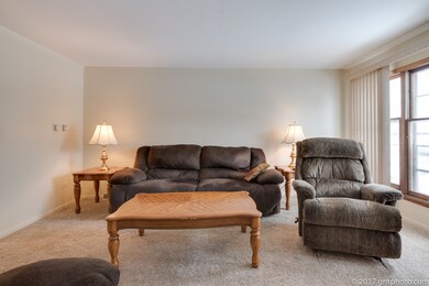 108 N Avon Rd, Elmhurst, IL 60126 - photo 5