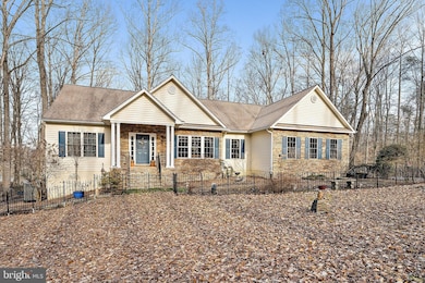 10617 Mystic Point Dr, Fredericksburg, VA 22407 - photo 2