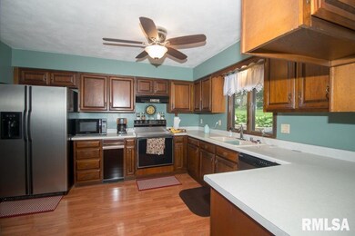 1211 W 46th St, Davenport, IA 52806 - photo 6