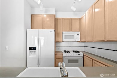 Portsmith unit 423, Kirkland, WA 98033 - photo 7