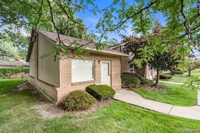 25940 Lira Ln unit 1, Warren, MI 48089 - photo 2