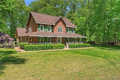 Farmhouse inspired home featuring a front lawn, co