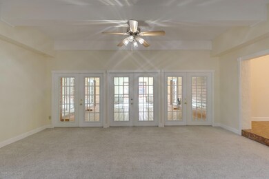 Living Rm to Courtyard