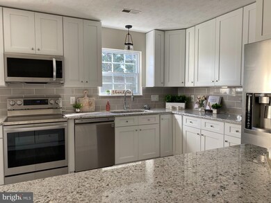 11807 Clarence Dr, Fredericksburg, VA 22407 - photo 7