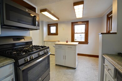 Eat-in Kitchen