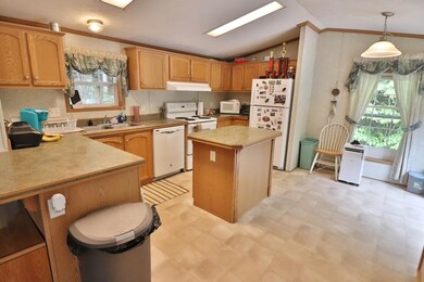 9 & 10 Bryant Ledge Dr, Woodstock, NH 03262 - photo 6