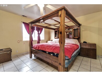 Bedroom, Primary