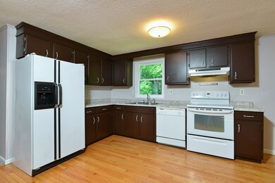 35 Andrew St, Bellingham, MA 02019 - photo 4