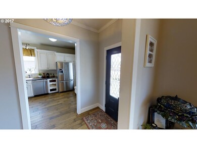 390 W Oregon Ave, Creswell, OR 97426 - photo 4