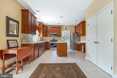 426 Forest Ln, North Wales, PA 19454 - photo 3