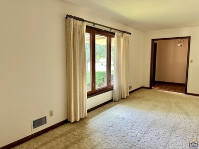 3301 SW Dukeries Rd, Topeka, KS 66614 - photo 5