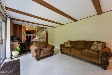 006-photo-living-room-6346684