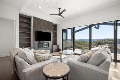 19201 Crusoe Cove unit 20, Spicewood, TX 78669 - photo 6