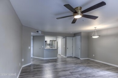 6 Living Room photo b