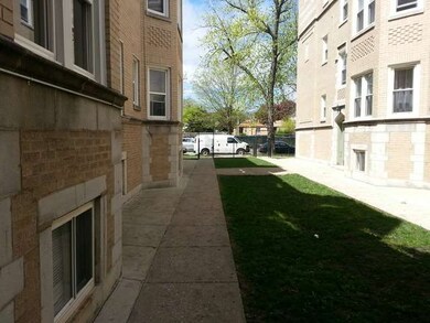 6319 N Sacramento Ave unit 2W, Chicago, IL 60659 - photo 2