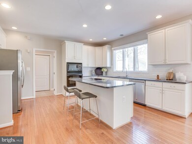 12722 Autumn Crest Dr, Herndon, VA 20171 - photo 6