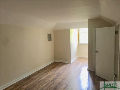 534 E Waldburg St unit upper, Savannah, GA 31401 - photo 6