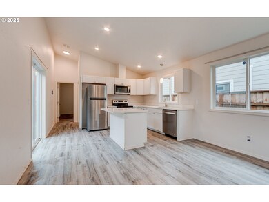 1020 3rd Ave SW, Castle Rock, WA 98611 - photo 6