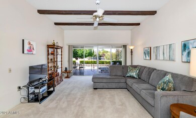 9512 W Oakstone Dr-large-004-025-9512 W