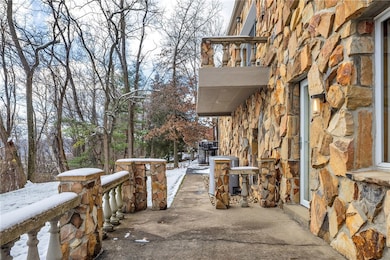 169 Woodshire Dr, Pittsburgh, PA 15215 - photo 7