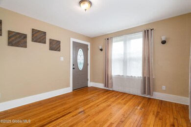 6-18FenwickAve_06