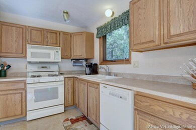 10255 Crest View Ln, Eagle River, AK 99577 - photo 3