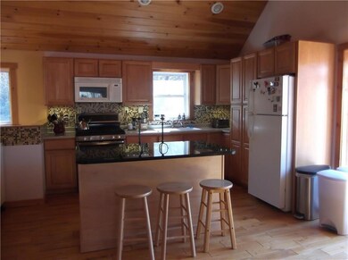 Nice kitchen with plenty of...