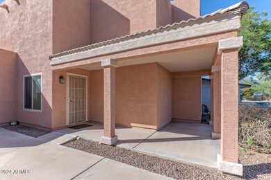 2715 East Windsor Avenue-large-002-012-f