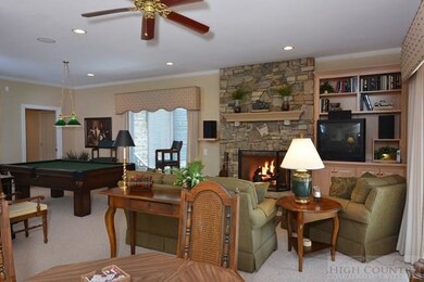 Pool Table/Wet Bar