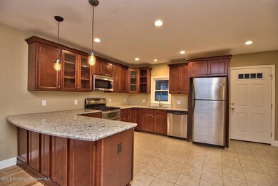 1822 Washburn St, Scranton, PA 18504 - photo 3