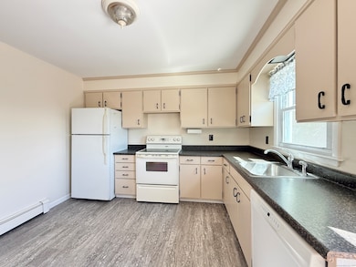 Cheerful Eat-in-Kitchen