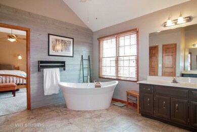 1081 Weston Cir unit 4, Batavia, IL 60510 - photo 6