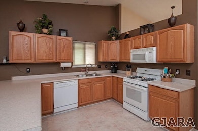 Open Kitchen With Breakfast Bar