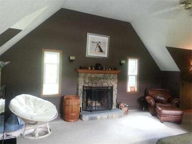 8 Crestview Dr, Mendon, MA 01756 - photo 4