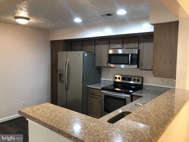 12008 Ridge Knoll Dr unit 506A, Fairfax, VA 22033 - photo 2