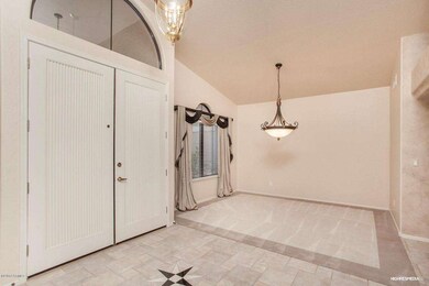 Entry / Dining